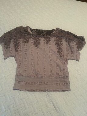 Lace-Trim Short Sleeve Top in Mauve